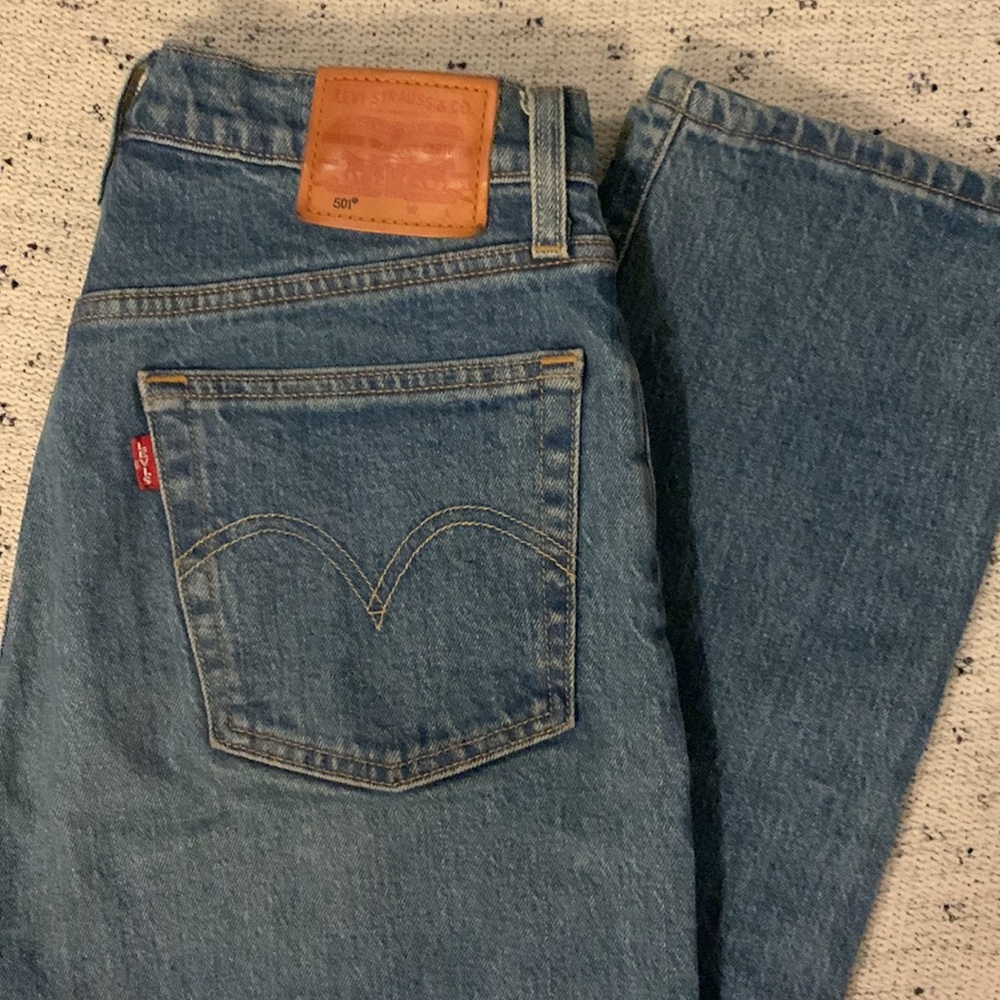 501 Women’s Levi’s original fit with button fly